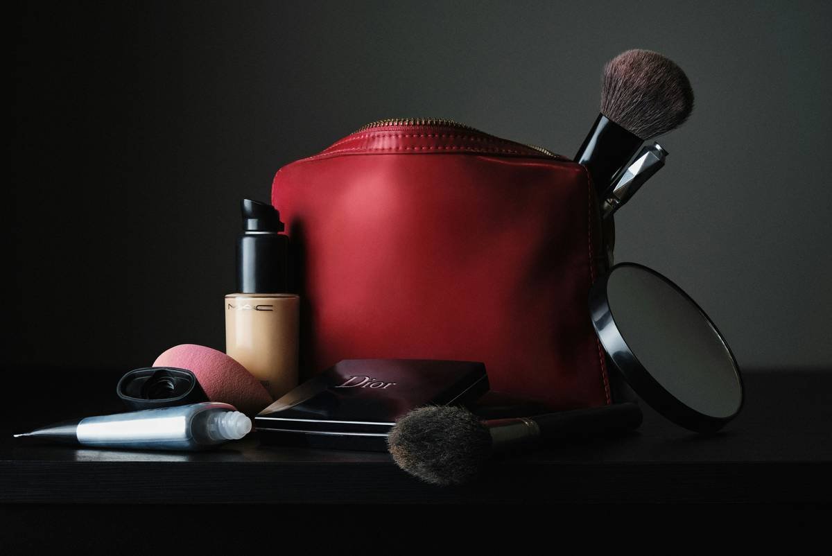 Side-by-side graphic showing dry vs. damp cosmetic blending sponge absorbing foundation