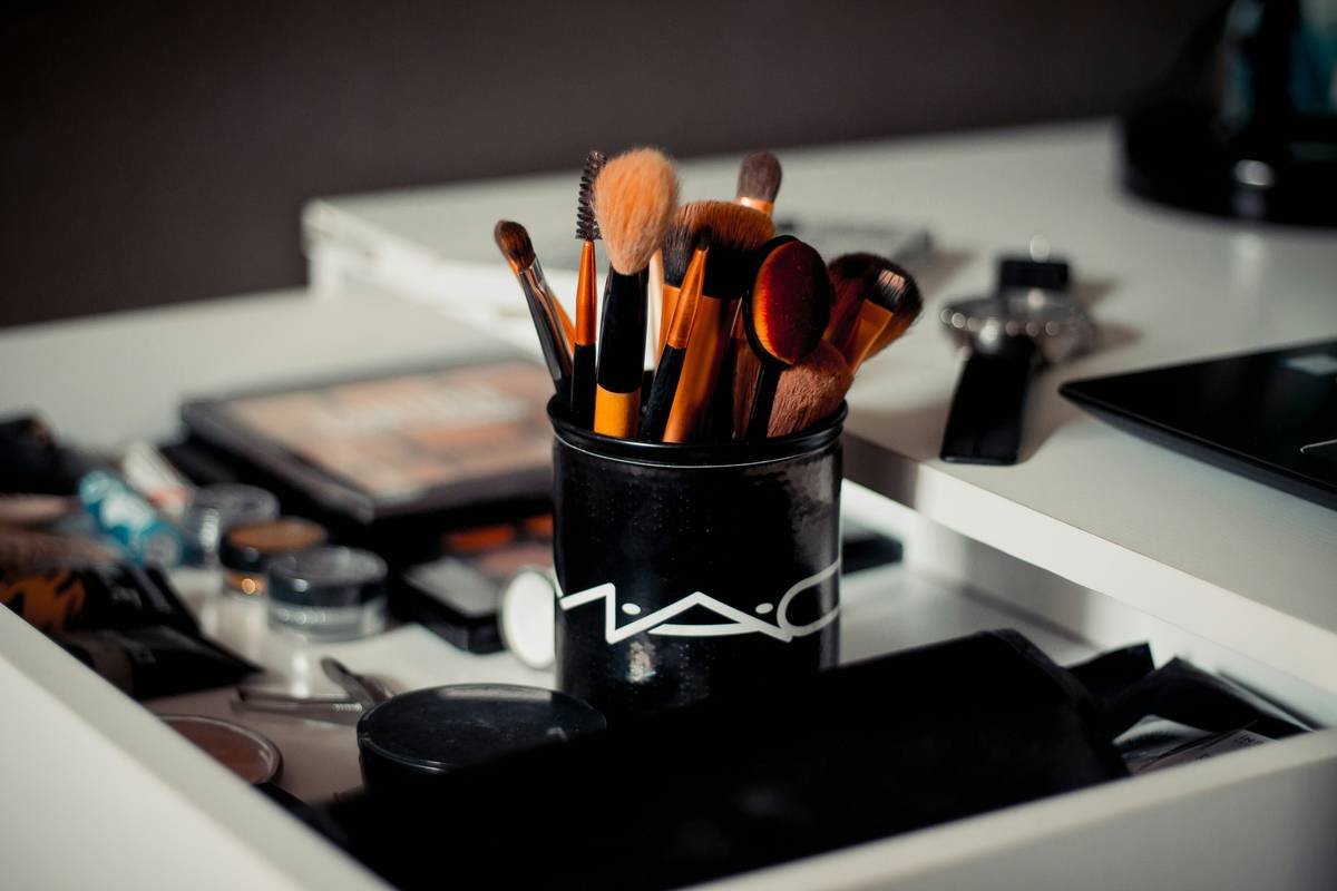 The Ultimate Guide to Choosing and Using a Makeup Sponge (Without Wasting Product or Ruining Your Base)