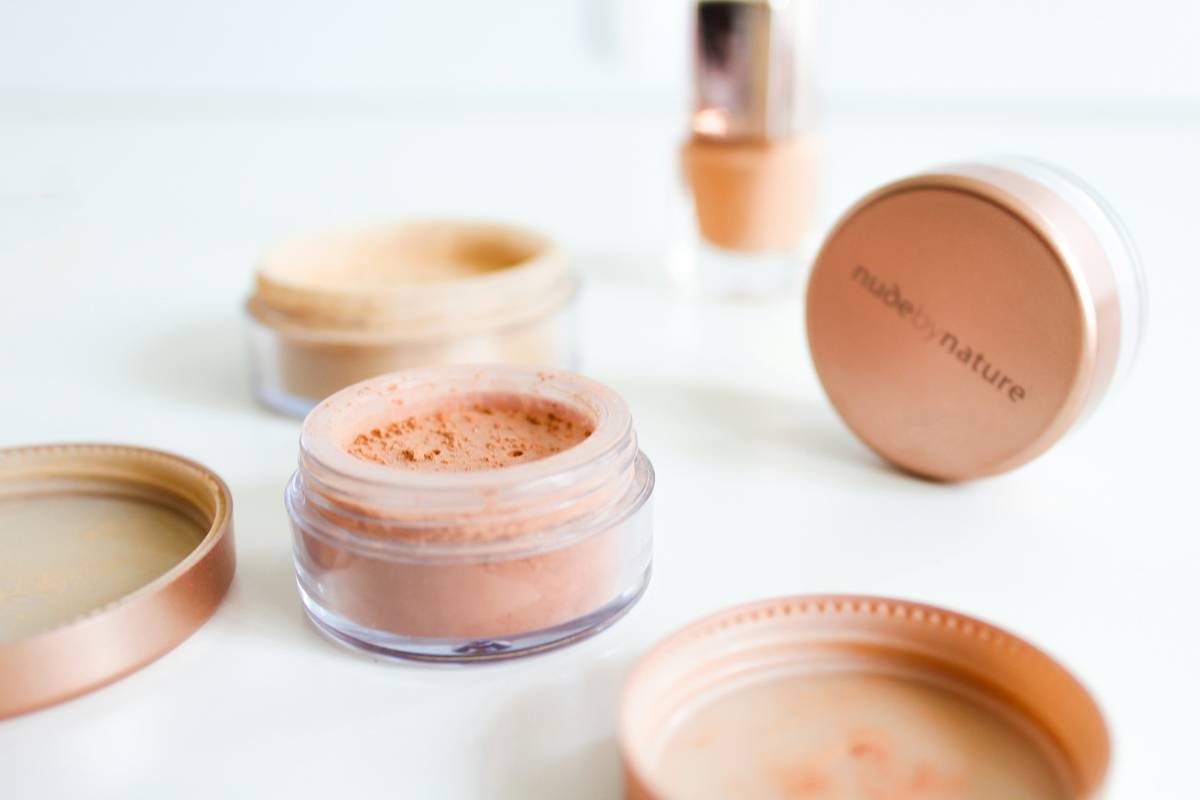 Why Your Foundation Looks Cakey (And How the Right Sponge Blending Applicator Fixes It Instantly)